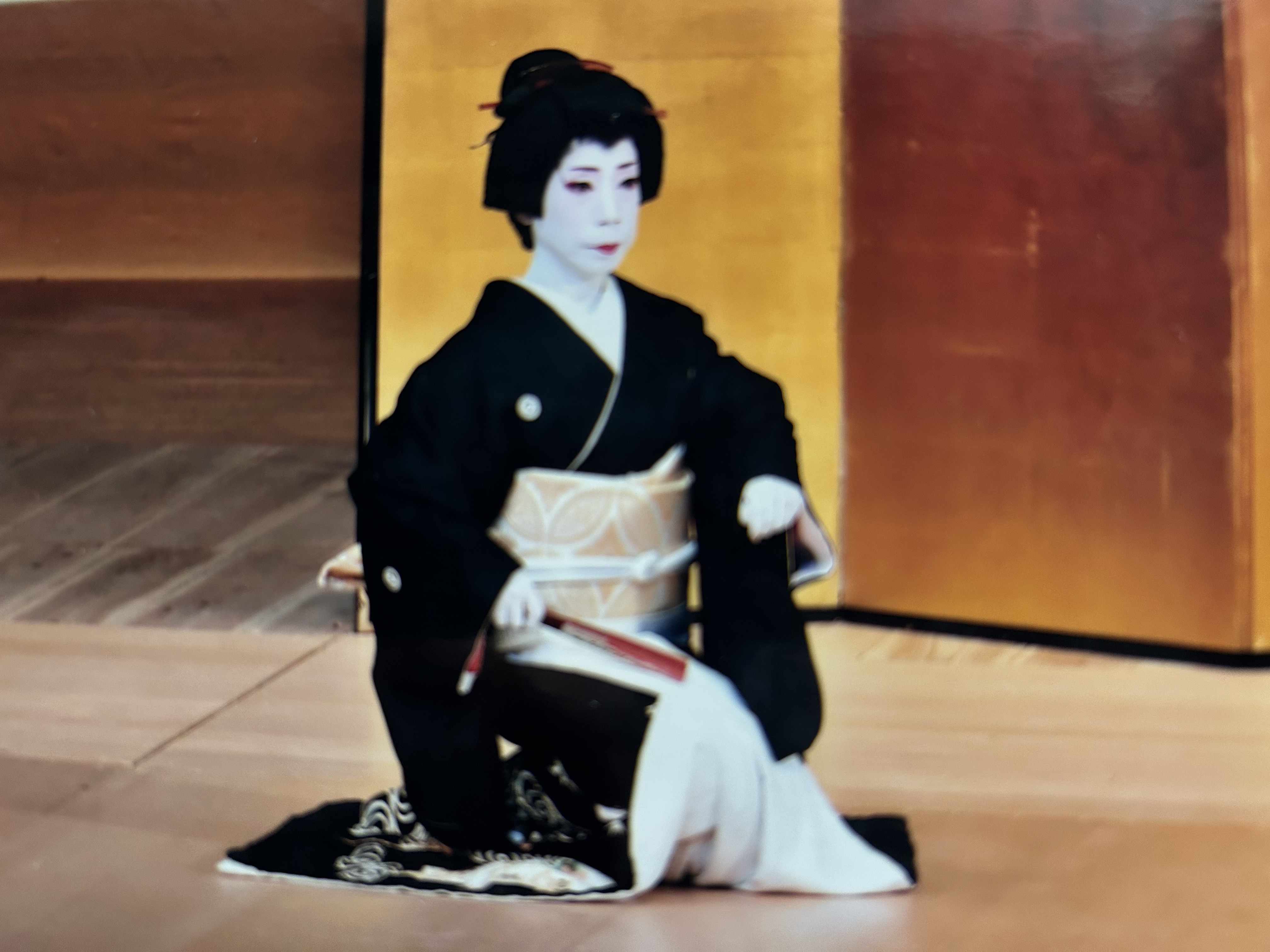 女形 左